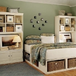smart-storage-in-wicker-baskets-bedroom3.jpg