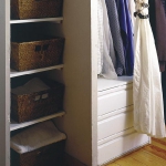 smart-storage-in-wicker-baskets-wardrobe2.jpg