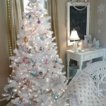 color-decor-to-white-christmas-tree3-3