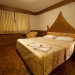 golden-trend-decorating-in-style-bedroom6.jpg